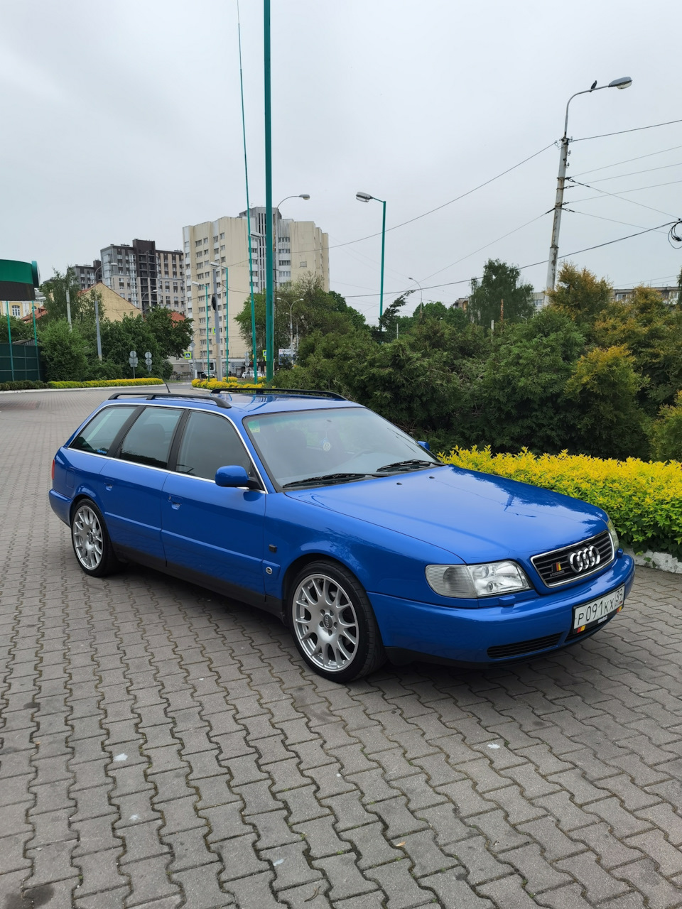 Выставка на стадионе Калининград — Audi A6 Avant (C4), 2,5 л, 1997 года |  встреча | DRIVE2