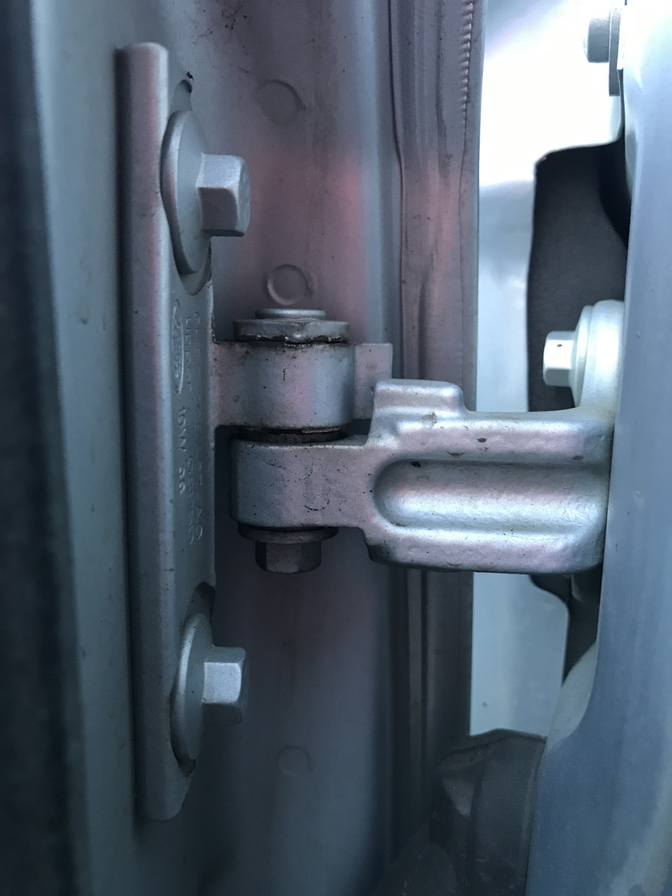 Износ втулок водительской двери на Фрилендер 2 — Land Rover Freelander ...
