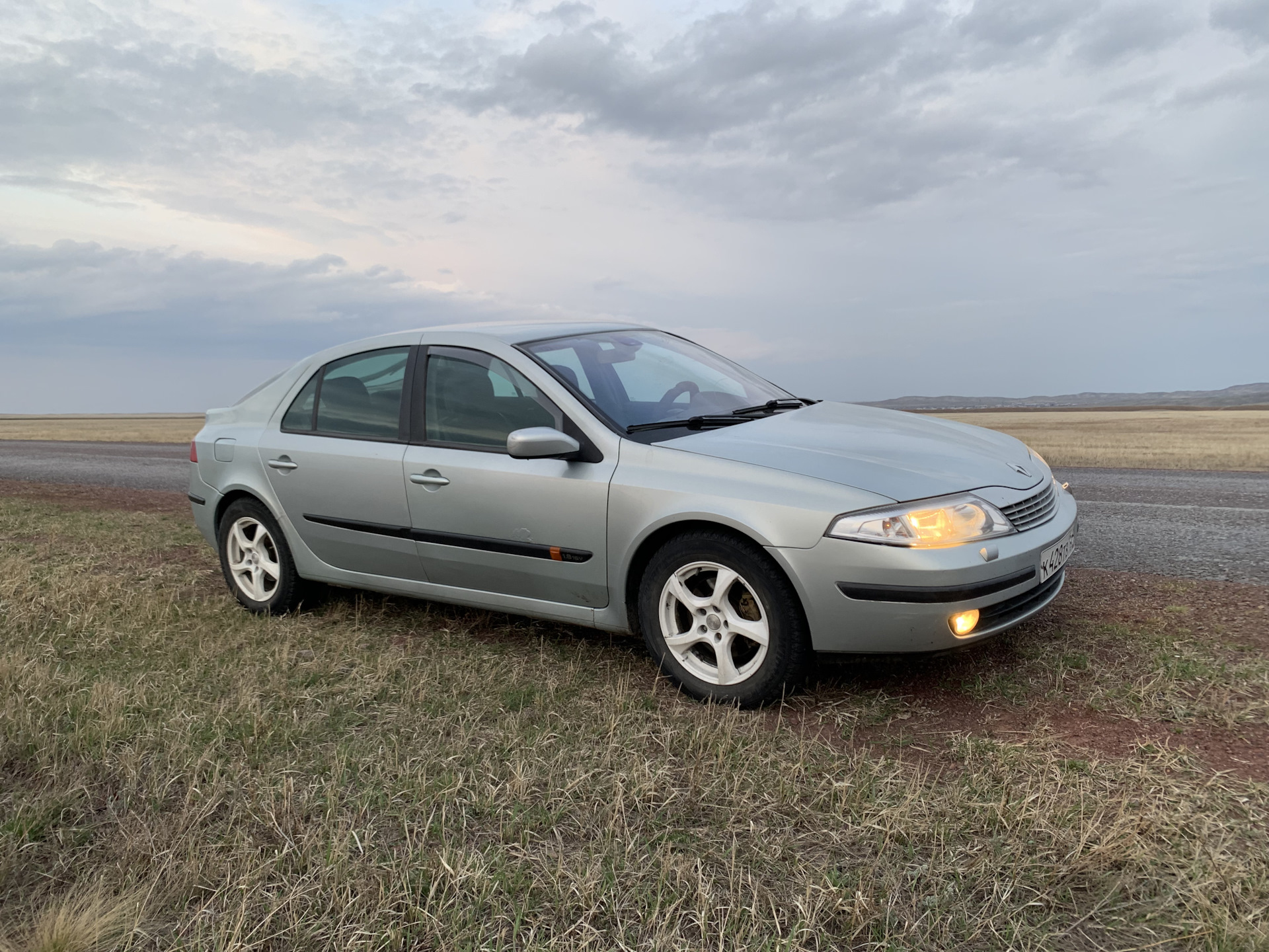 Черный дым. В чем может быть проблема? — Renault Laguna II, 1,8 л, 2002  года | поломка | DRIVE2