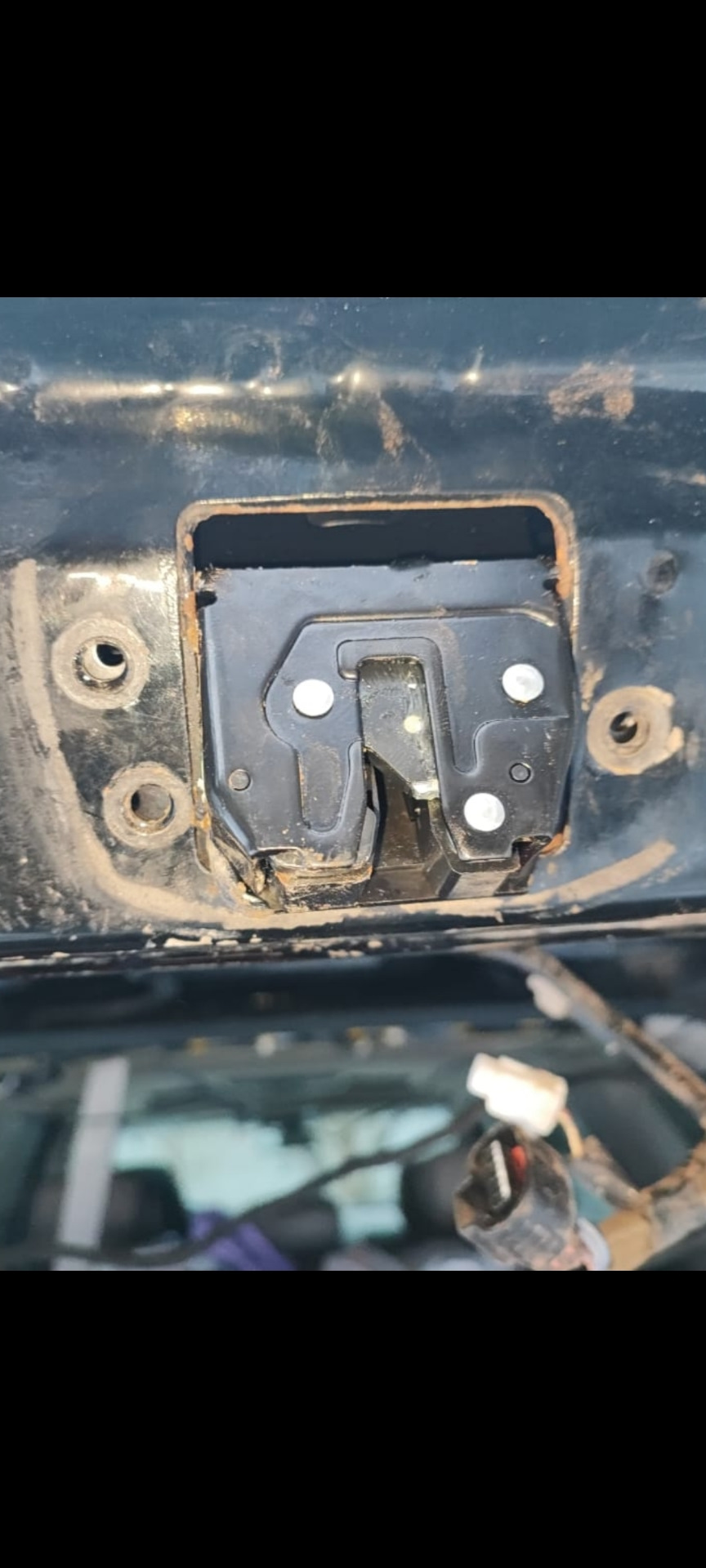 Новый замок у меня совпал 2 из 3 отверстиями … — Toyota Sequoia (1G)