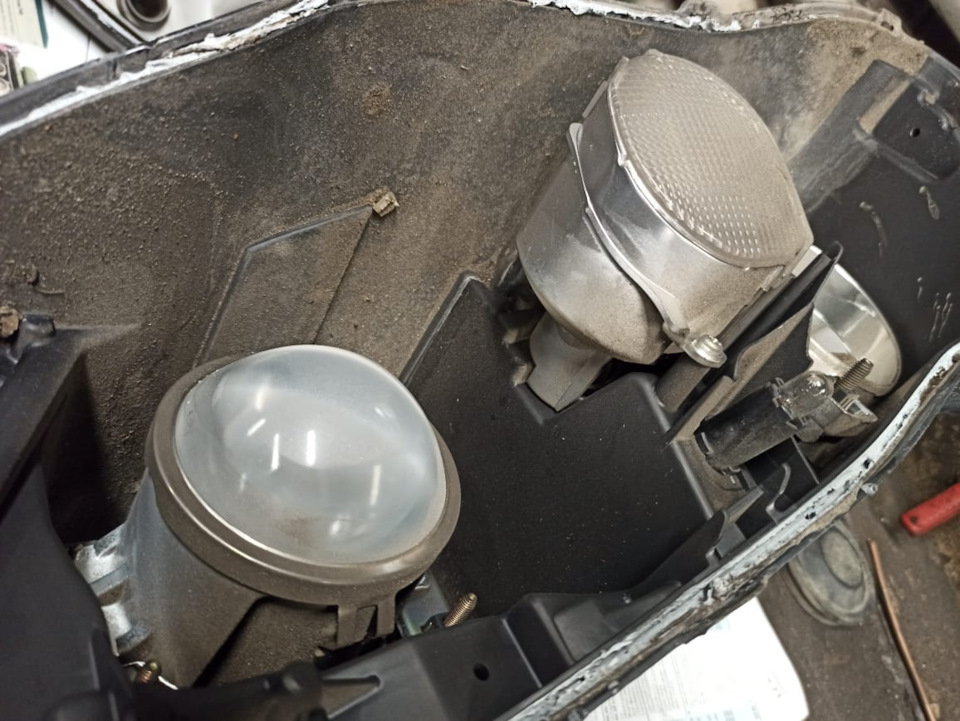 Фары. 🚘 Это просто был ужас. При покупки обратил внимание что фары ...