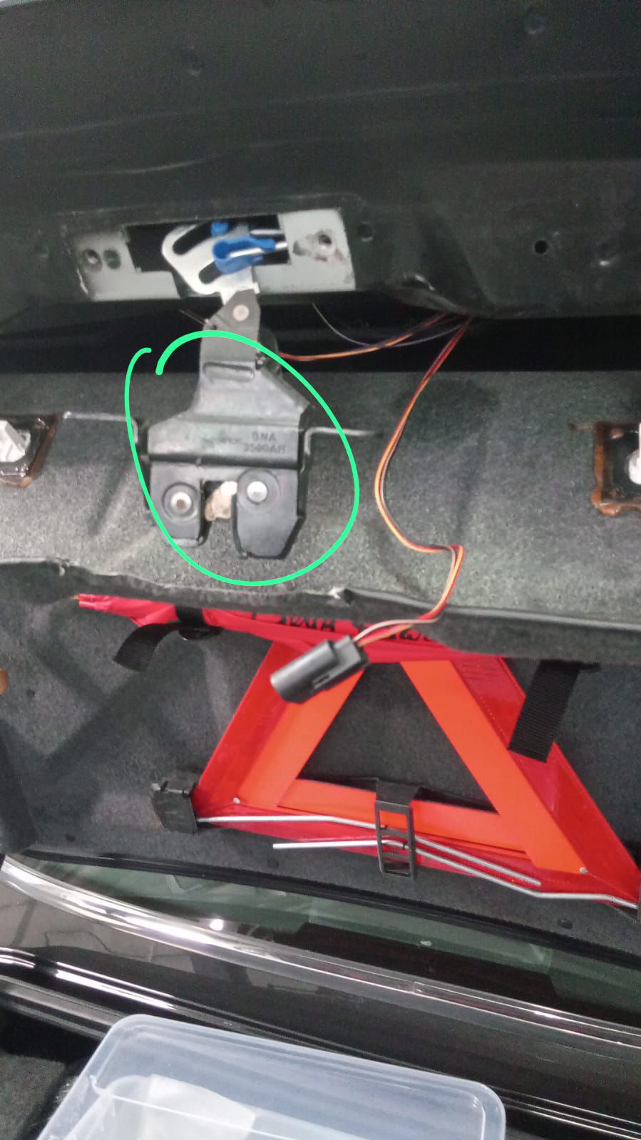 Не горит подсветка багажника — Jaguar XJ Mark 2, 4 л, 1998 года | визит ...