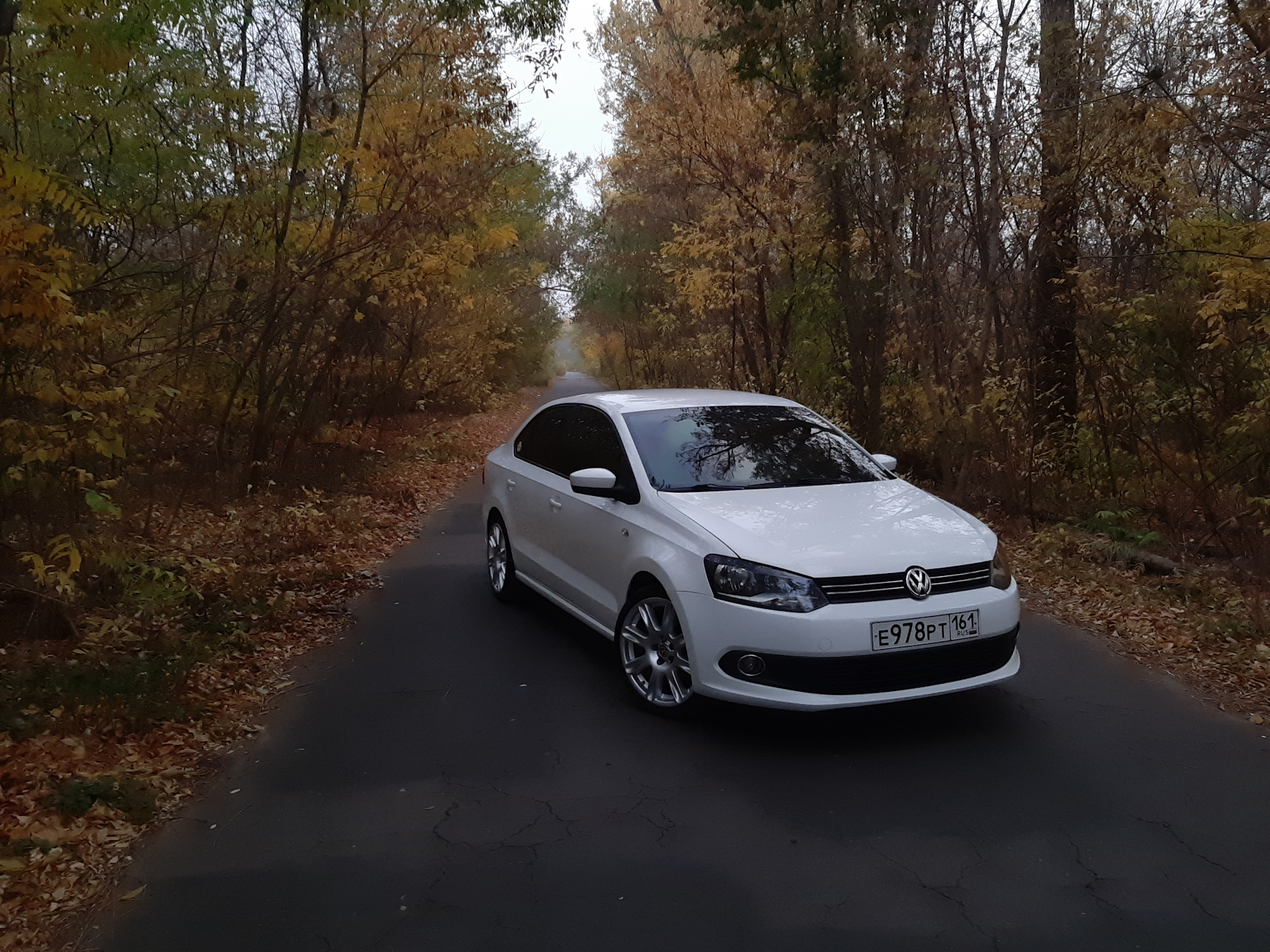 VW Polo sedan r line