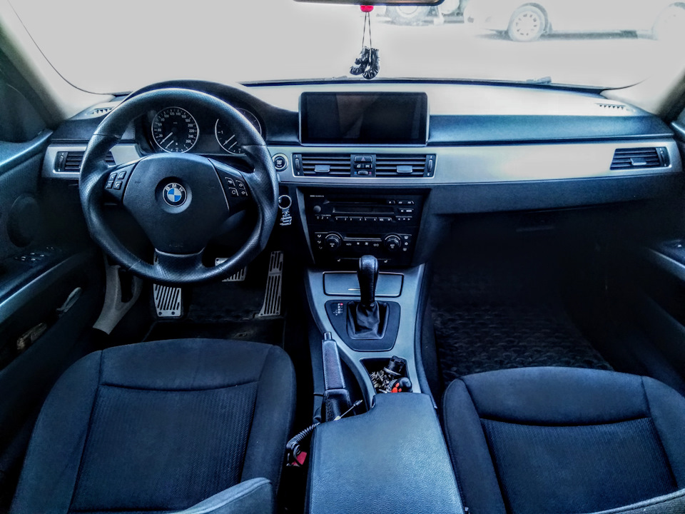 Bmw e90 скрипы в салоне