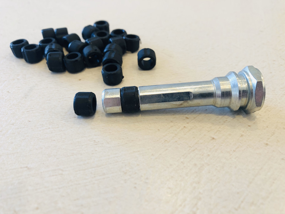 Буферная резинка направляющих пальцев суппорта — DRIVE2