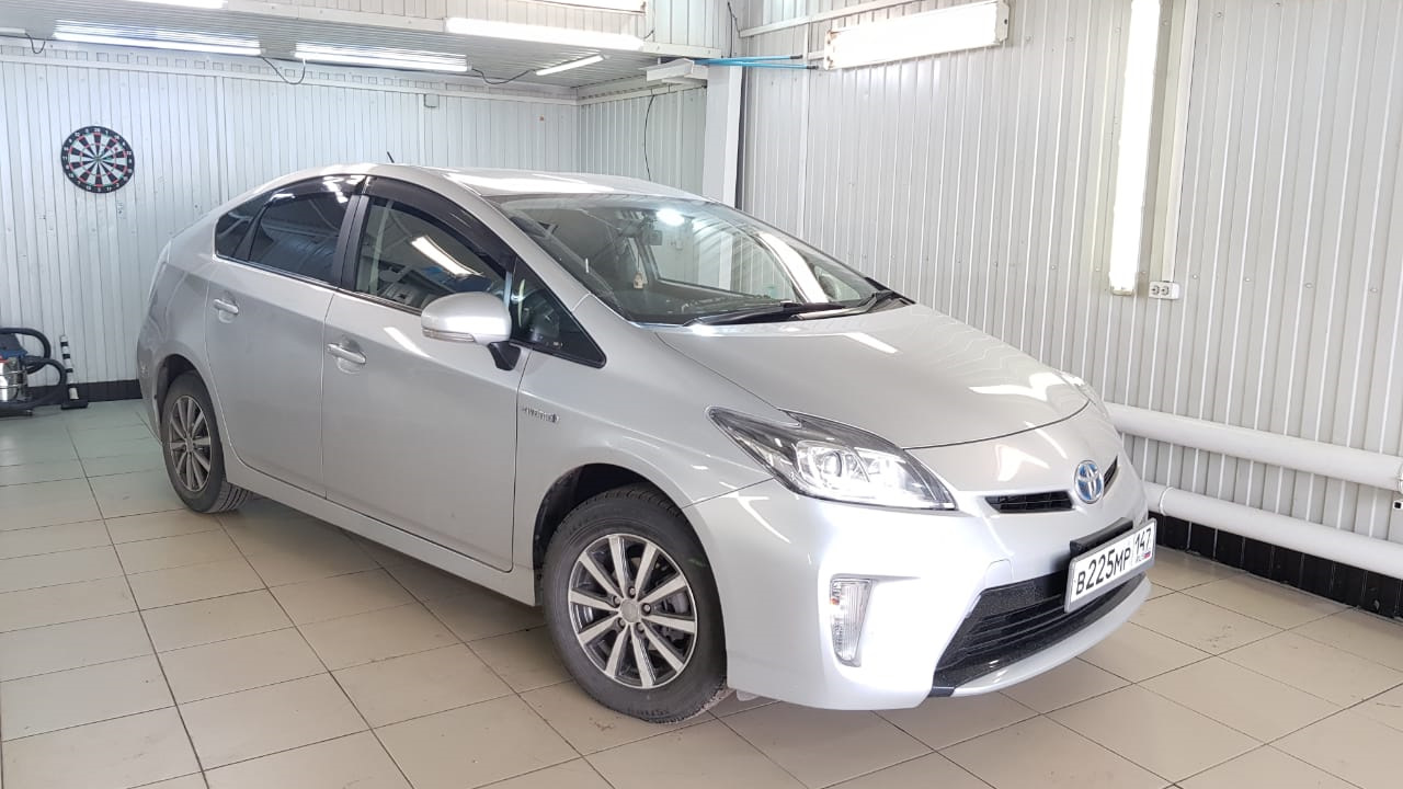 Toyota prius 30 r18. Крышка багажника тойота приус альфа. Сверловка приус. Тойота приус 20 диски. Сверловка приус.