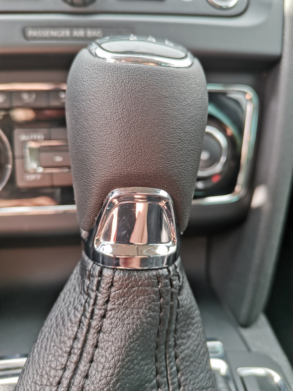 Перешив чехла и ручки МКПП — Skoda Superb Combi (Mk2), 1,6 л, 2014 года ...