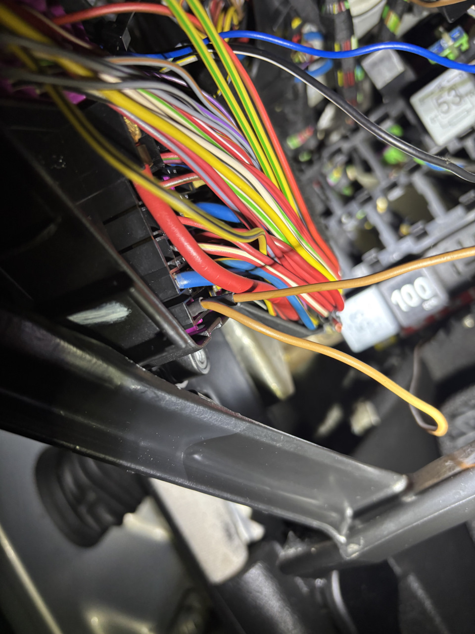 Подключение питания на подогревы — Volkswagen Golf Mk4