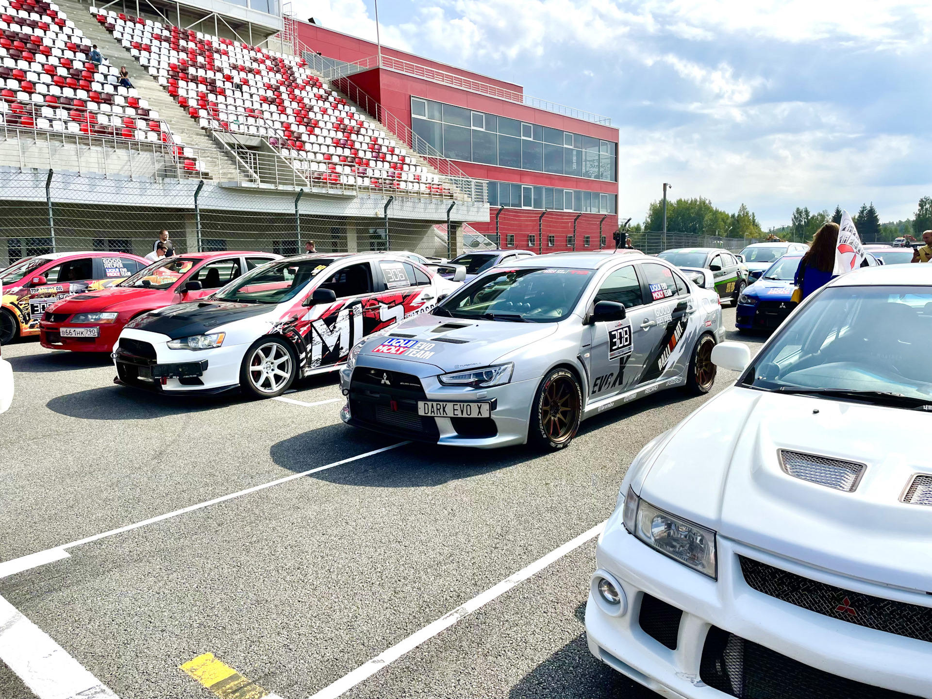 Evo racing. Ростов-на-Дону трасса Evolution Race Park. Прокатиться на гоночной машине в Москве. Трасса Evolution Race Park. EVOFEST.