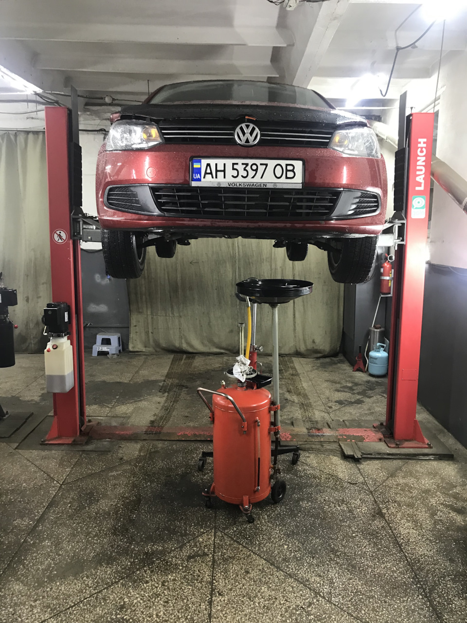 Замена масла в МКПП — Volkswagen Polo Sedan, 1,6 л, 2011 года ...