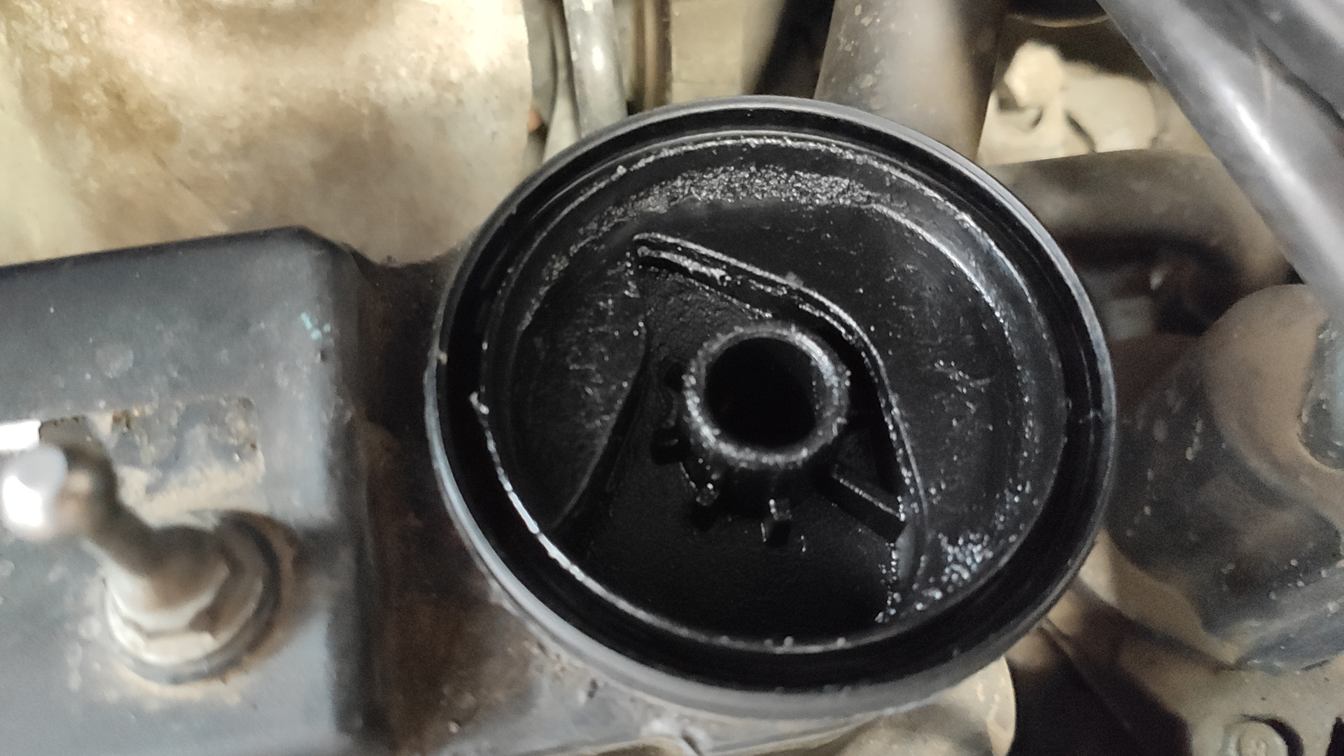 замена мембраны клапанной крышки т5 1. давление в клапанной крышке. 0 g40. крышка клапана двигателя фольксваген транспортер т5. давление в клапанной крышке.