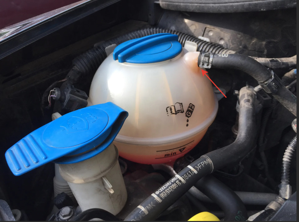 Давит антифриз из обратного патрубка расширительного бака — Skoda ...