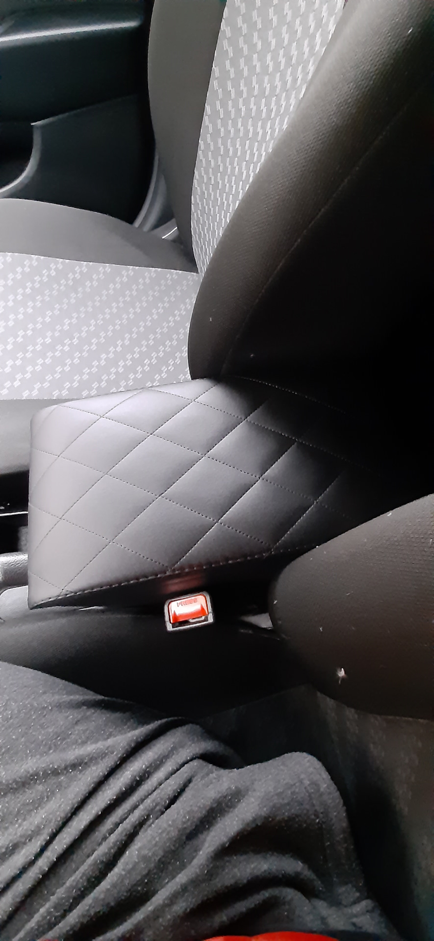 Подлокотник — KIA Rio (3G), 1,6 л, 2016 года | аксессуары | DRIVE2