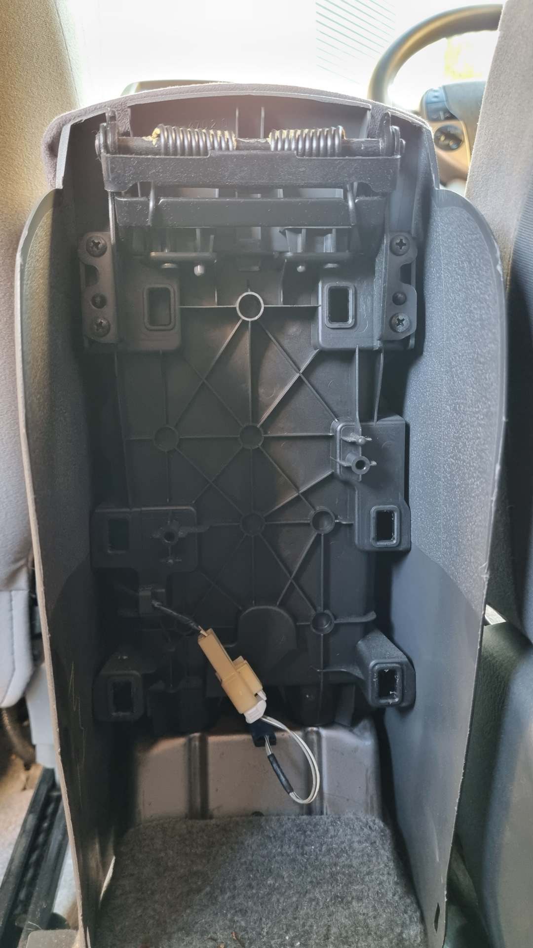 подсветка в подлокотник плюс USB и диагностика - Toyota Prius (20), 1,5 л, 2006 