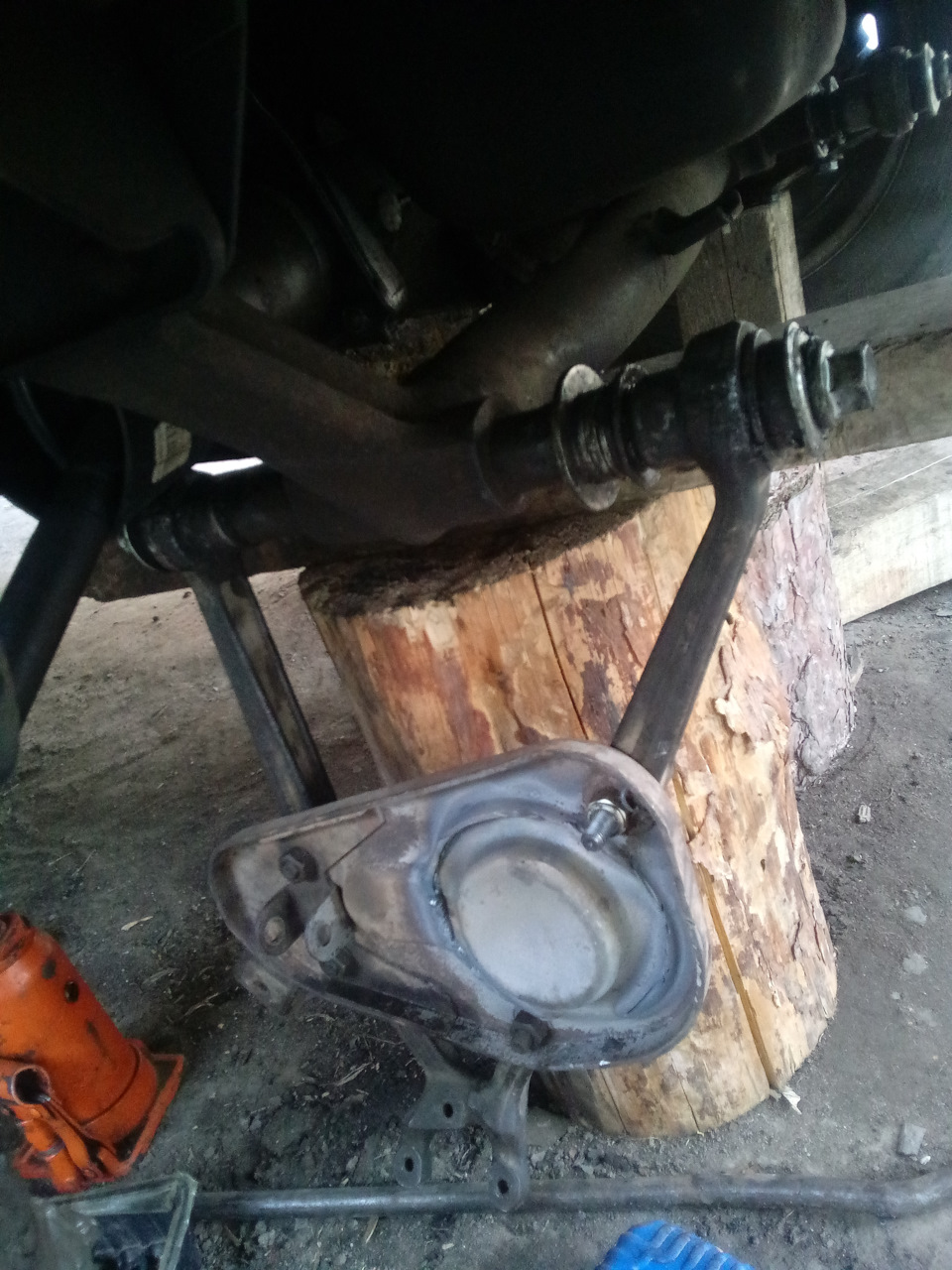 Правый с третьей попытки один салент ровно лезть не хотел. Рычаги поставил максимально вперёд подложив проставочные шайбы под передний салент. — Lada 2120 Надежда