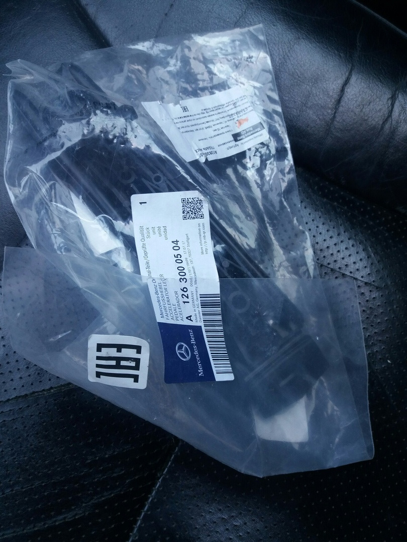 новая педаль акселератора — Mercedes-Benz E-Class (W124). Запчасти на фото: A1263000504