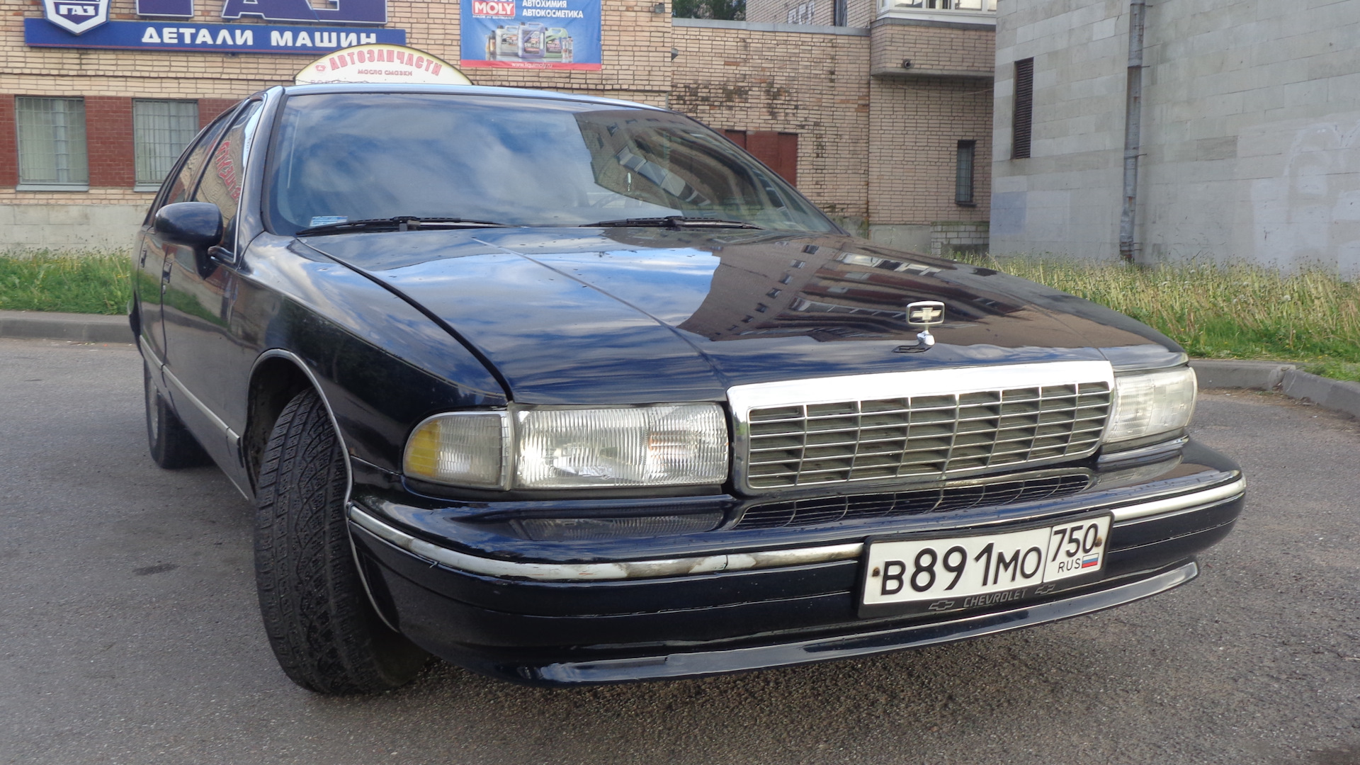 Chevrolet Caprice (4G) 5.0 бензиновый 1993 | 1993 Dark Sapphire Blue на  DRIVE2