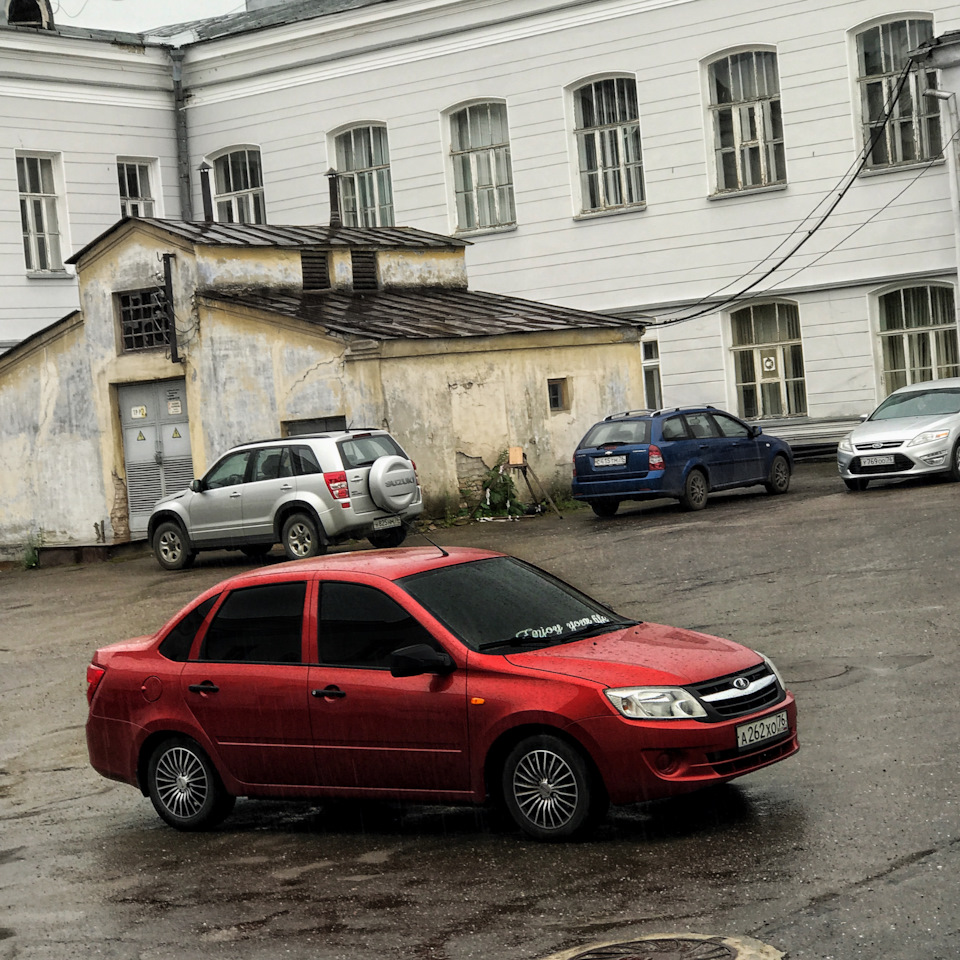 Грант плюс. Лада Гранта плюсы. Гранта на плюсах. Lada Granta салон. Lada Granta 815 71 регион.