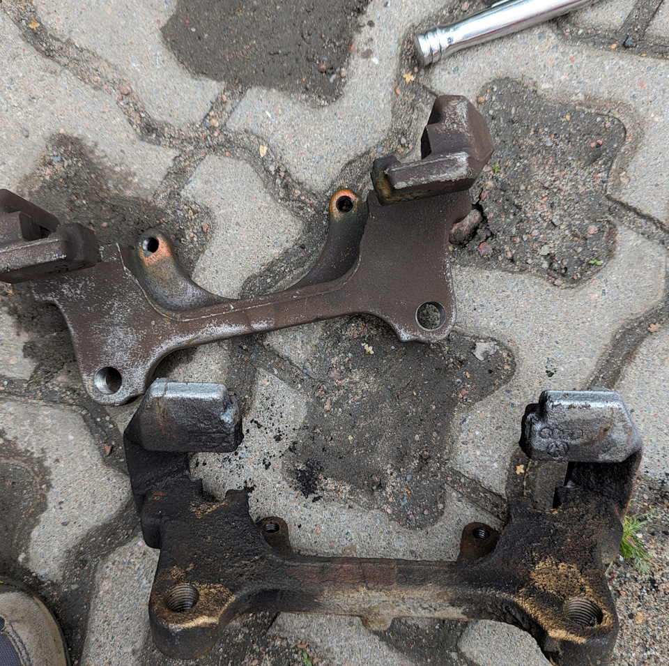 Стук суппортов при движении задним ходом Audi A4 B8 — Audi A4 (B8), 1,8 ...