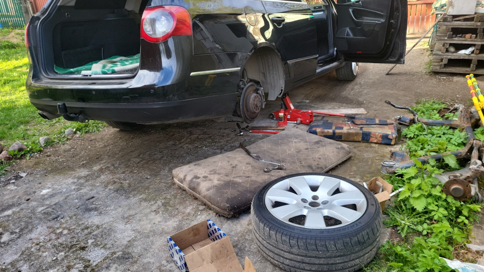 Замена стойки стабилизатора — Volkswagen Passat B6, 2 л, 2009 года ...