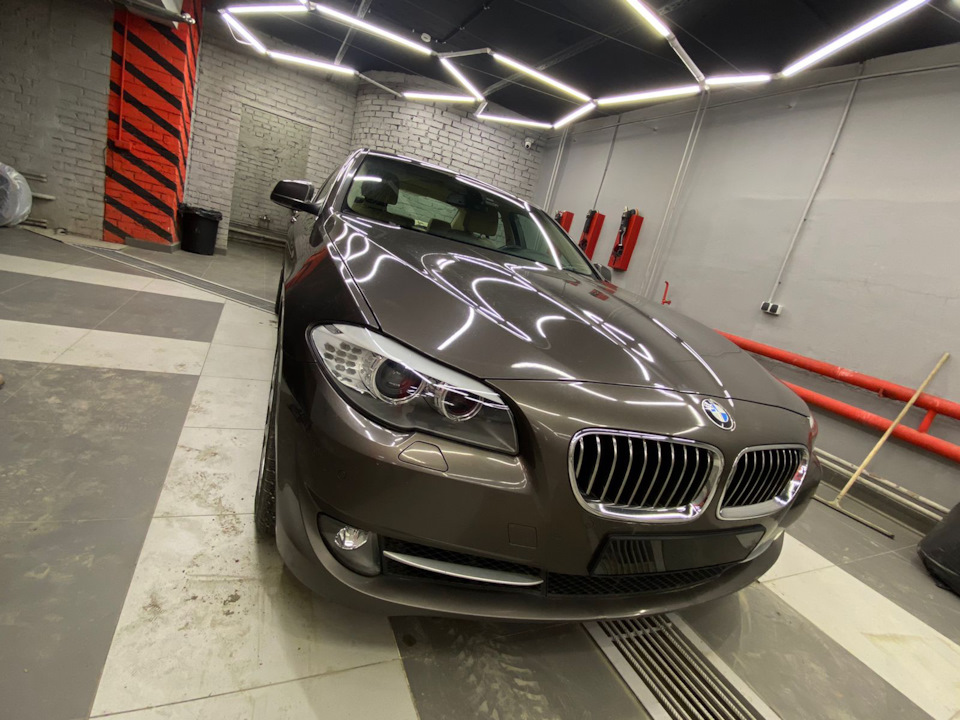 Напряжение аккумуляторной батареи (контакт 30) выше порогового значения ...