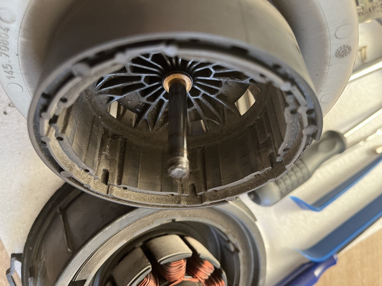 Разборка и чистка моторчика печки (siemens) peugeot 407 — Peugeot 407 ...