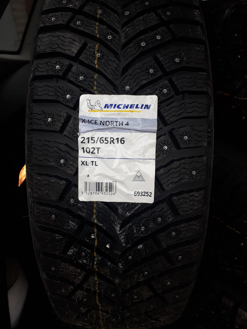 Michelin x-ice north 4. X-ice north 4 215/55 r17 98t. Michelin x-ice north 4 102t. Michelin x-ice 4 шипы. Michelin x-ice north 4 215/65 r17.