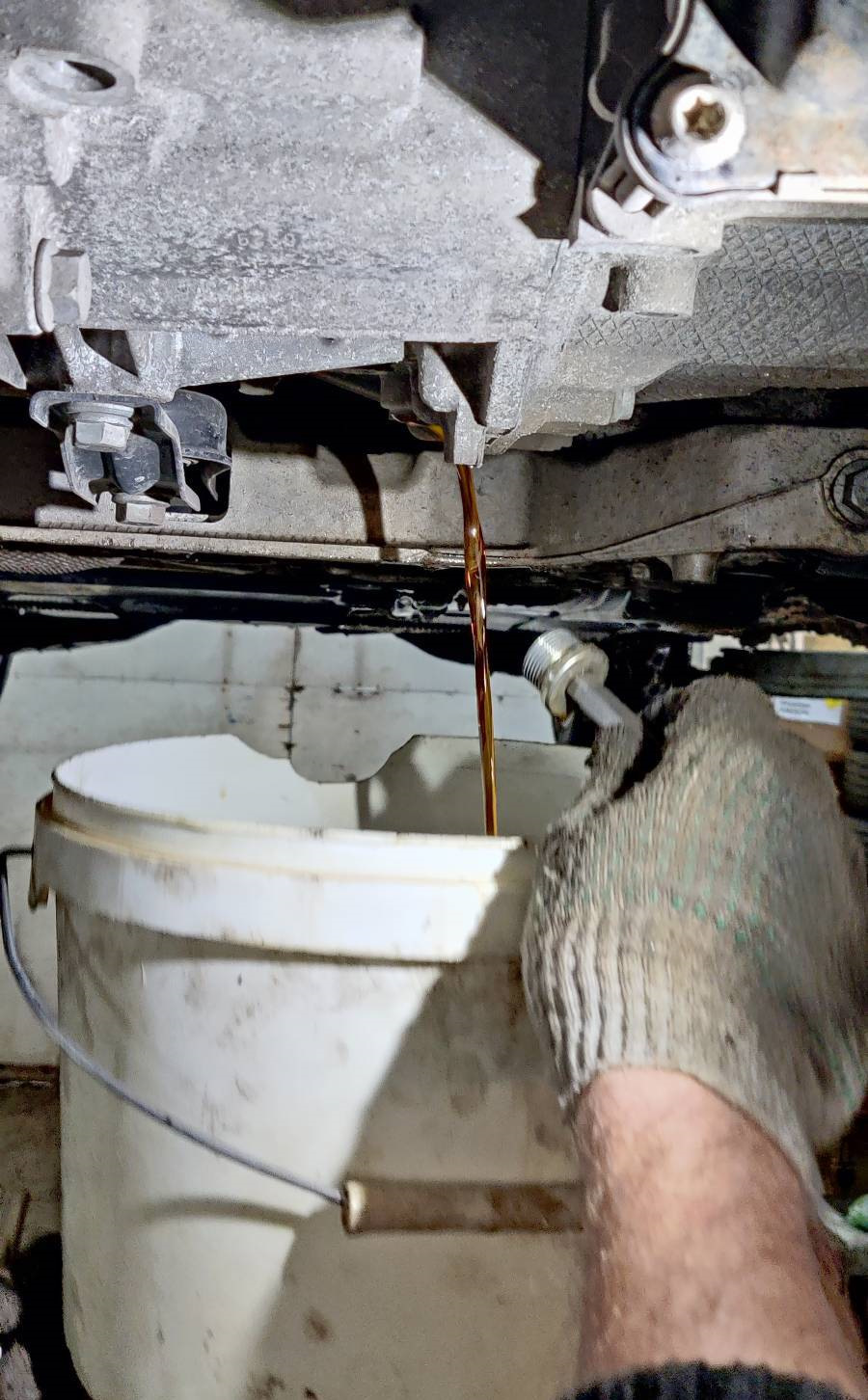 92.000 Замена масла в механической части ДСГ — Audi A3 Sedan (8V), 1,4 ...