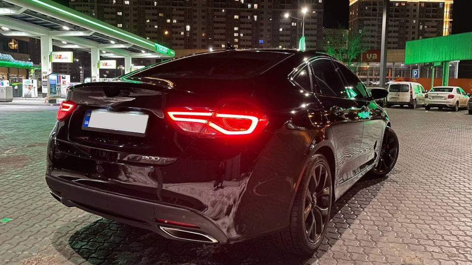 Chrysler 200