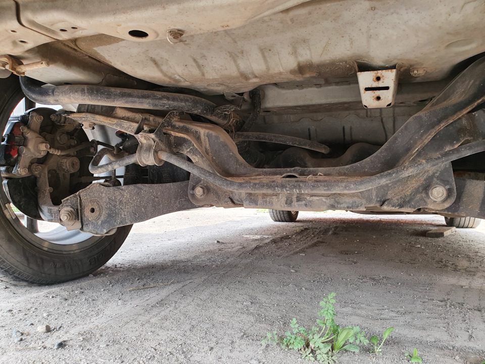Кронштейн запаски и сама запаска + Задний левый подкрылок — Honda ...