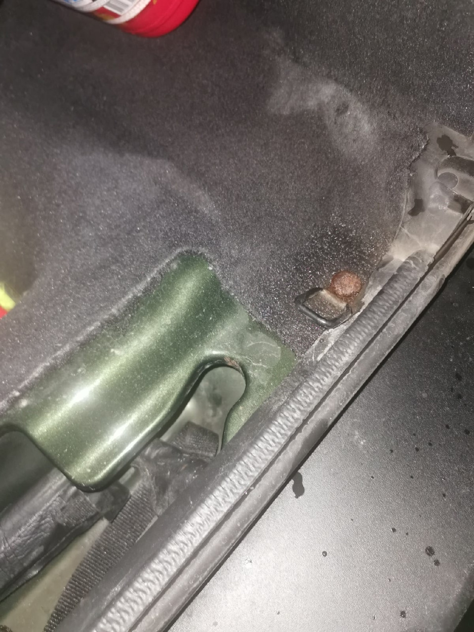 После дождя появляется сырость в багажнике. — Jeep Wrangler (JK), 3,8 л ...