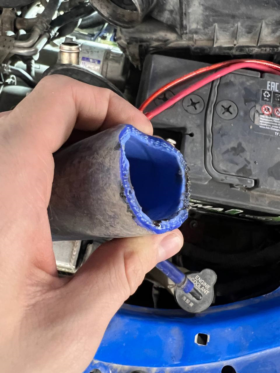 Порвался шланг охлаждающей жидкости — Toyota Curren, 2 л, 1997 года ...