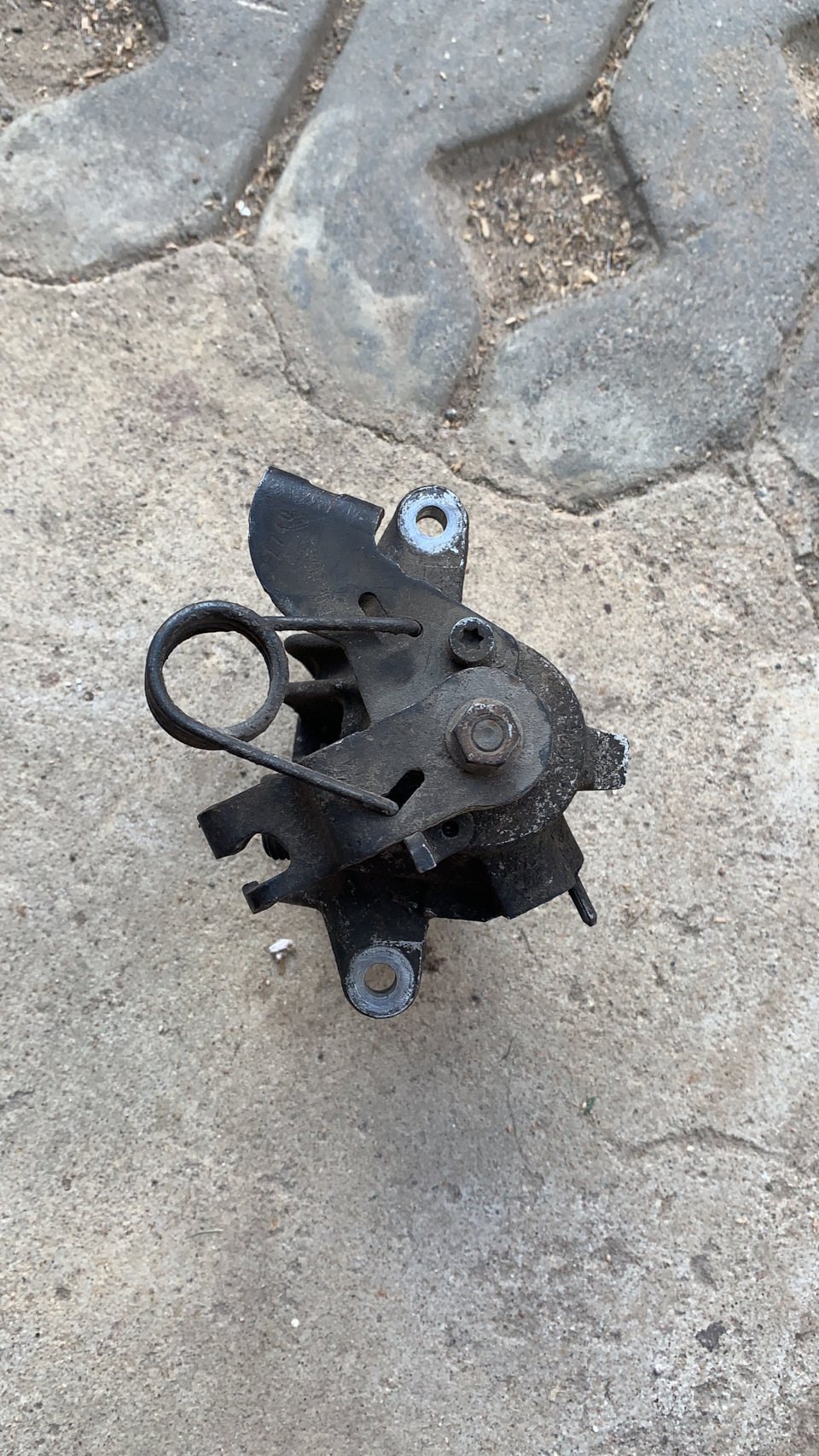 Замена заднего правого суппорта — Audi A4 (B6), 1,9 л, 2001 года ...