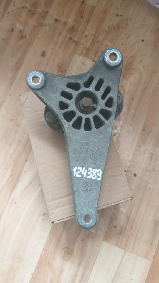 Опора коробки передач audi A4B6-В7 на Audi A4 (B6), Audi A4 (B7). Б/у ...
