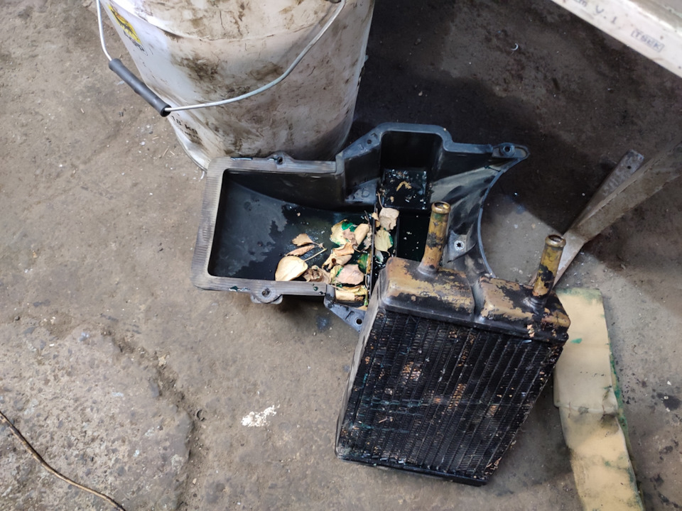 Медный Радиатор печки 3110 на 31105 — ГАЗ 3110, 2,3 л, 2002 года ...