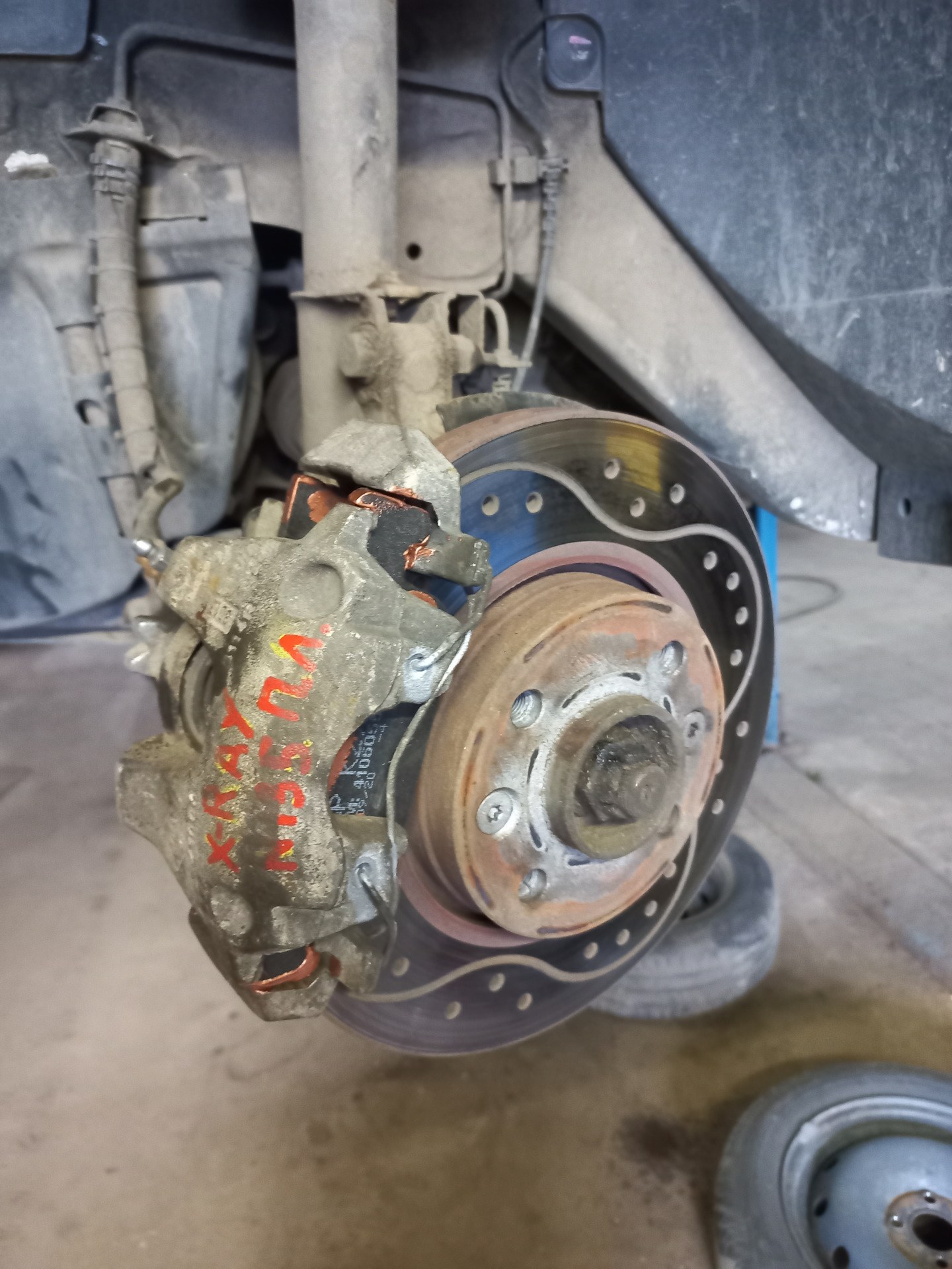 Передние суппорта от Lada X-Ray на Lada Largus. "Конец стучащим ...