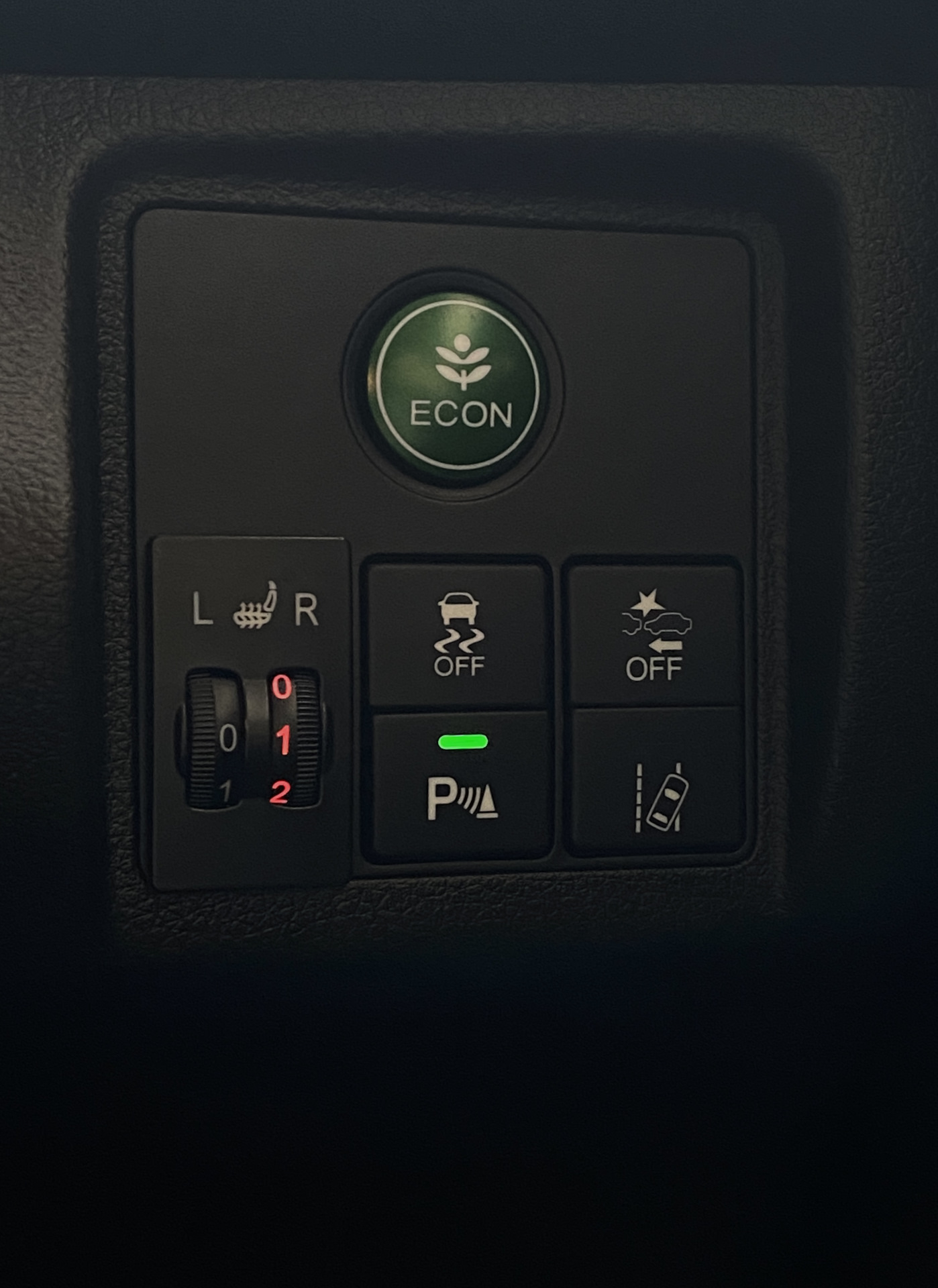 Хонда hr v 1999 переключатель подогрева. Кнопка обогрева сидений honda fit. Хонда везел подогрев сидений. Honda grace подогрев сидений. Honda vezel подогрев сидений.
