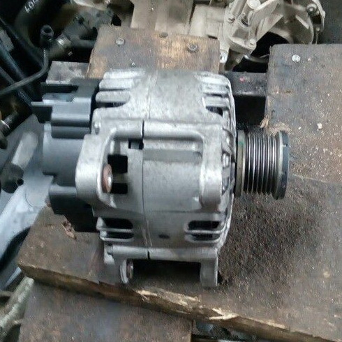 Сандеро степвей замена генератора. Снять генератор рено логан 1. Рено логан снять генератор 1. Генератор сандеро 1. Генератор рено сандеро.