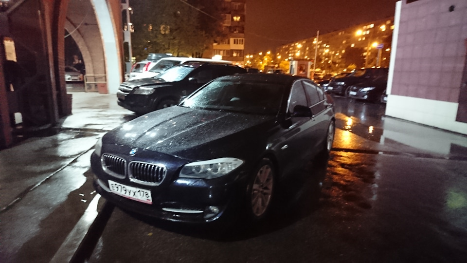 Возле 10. BMW 5 Питер. BMW 5 f10 ночь. БМВ м5 в Питере зимой. BMW зимой в СПБ.