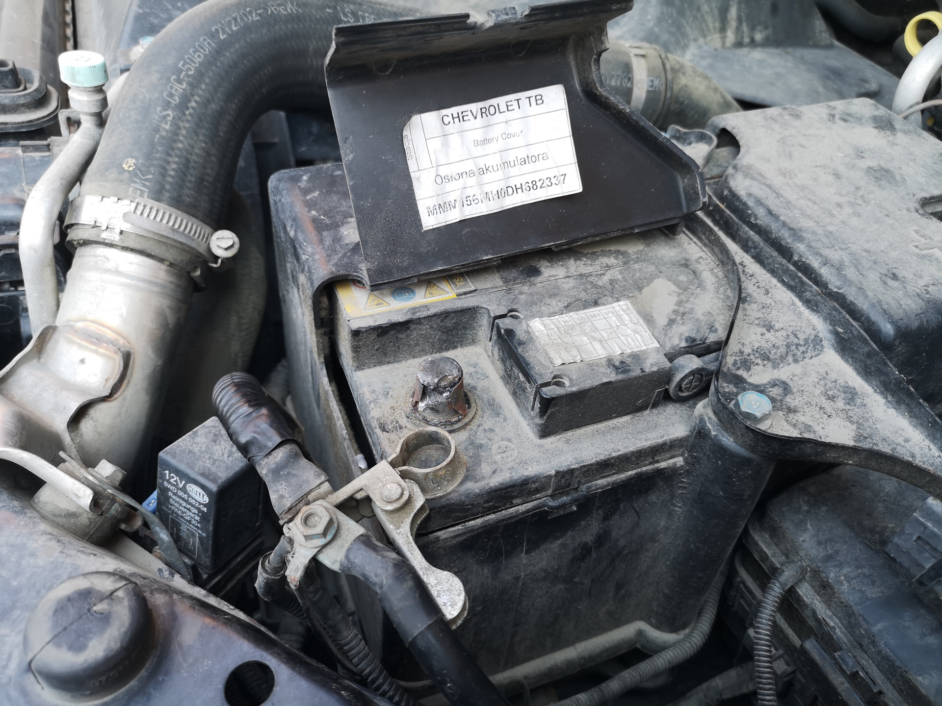 Прикурить аккумулятор. Размороженный автомобильный аккумулятор. Как не портить аккумулятор. Окислившиеся клеммы акб. Как не портить аккумулятор.