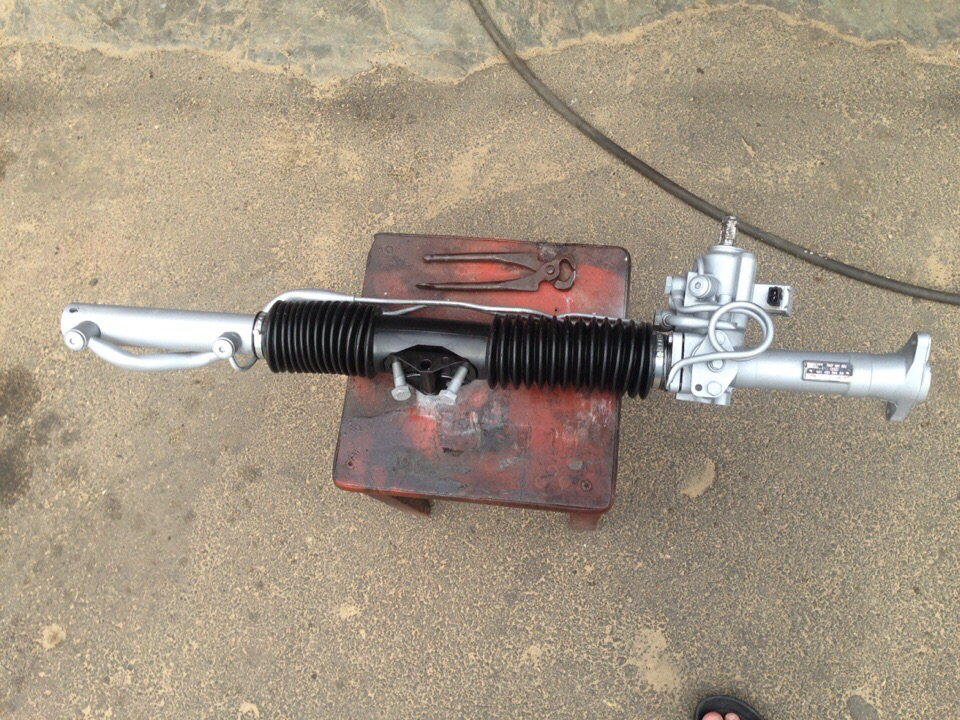 Замена рулевой рейки, шланга подачи гидравлической жидкости на R5 ...