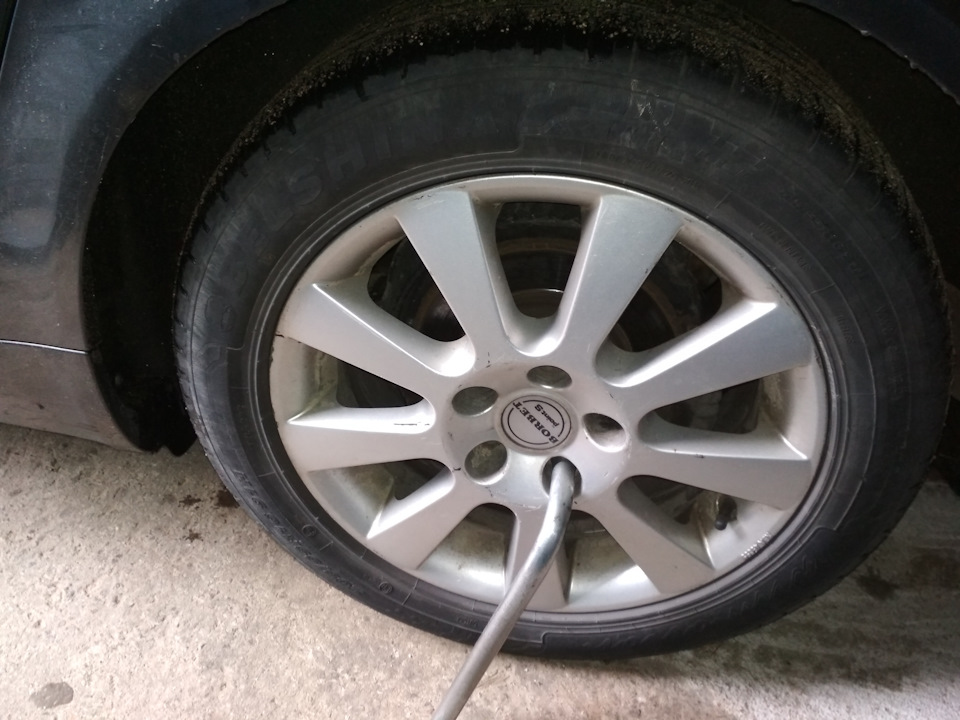 Меняем задние тормозные диски и колодки — Audi A4 (B7), 1,9 л, 2006 ...
