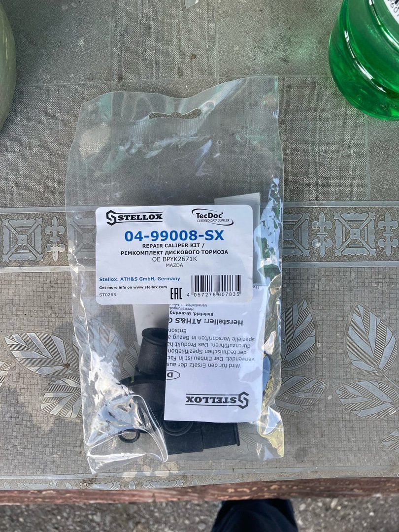 Замена пыльника тормозного поршня на заднем суппорте, ремонт правой ...