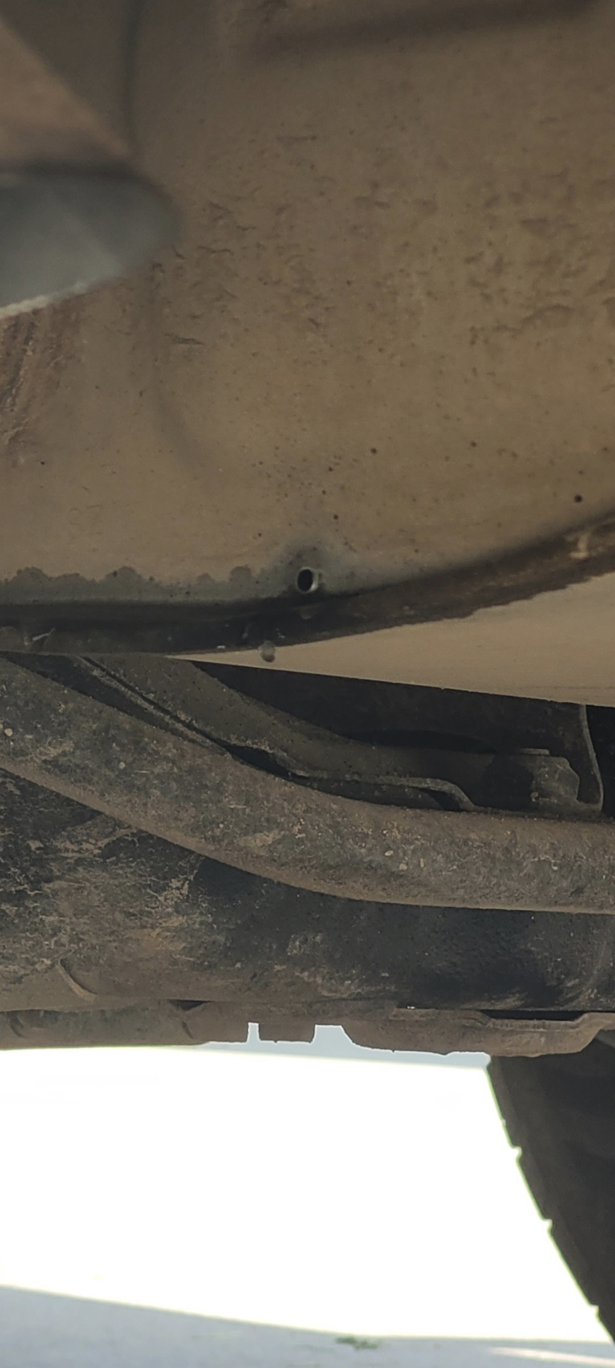 Отверстие в глушителе — Haval F7, 1,5 л, 2022 года | наблюдение | DRIVE2