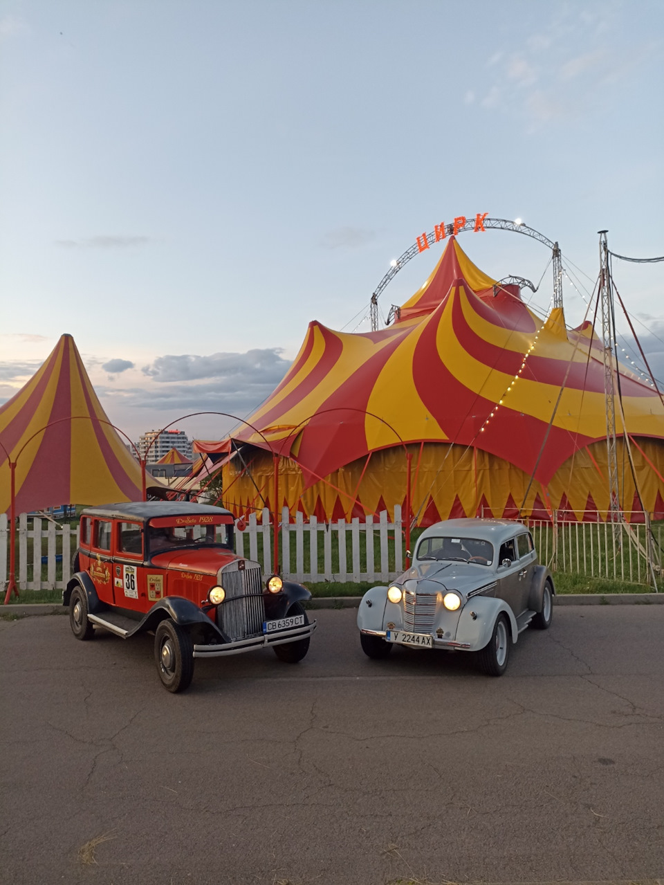 С Чарлик (Москвич)🚙🎪🐫 в цирке. — Москвич 401, 1,5 л, 1954 года | встреча  | DRIVE2