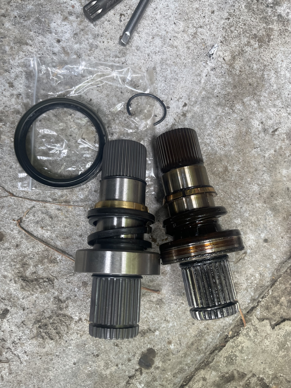 Замена поросенка левого. — Volkswagen Caravelle (T5), 2,5 л, 2006 года ...