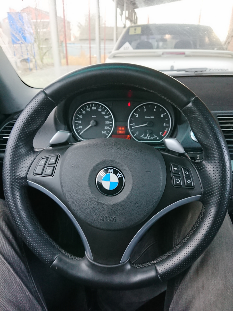 Быть лепесткам на руле — BMW 1 series (E81/E87), 2 л, 2008 года | своими  руками | DRIVE2