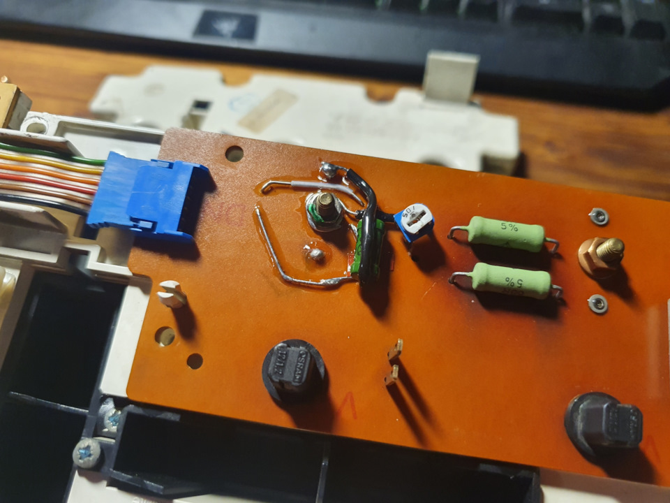 Вольтметр в приборку — Audi 100 Avant (C4), 2 л, 1994 года | тюнинг ...