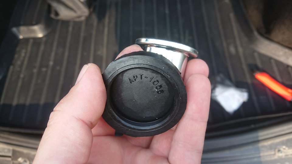 снял резинку что бы лучше было видно металлическую основу — Chevrolet Niva (1G)