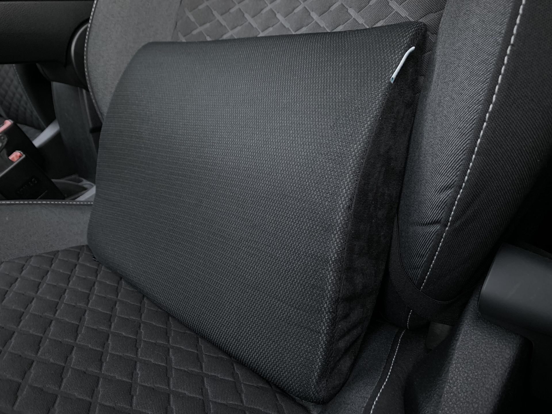 Подушка под спину в автомобиль — Volkswagen Polo Sedan, 1,6 л, 2018 ...